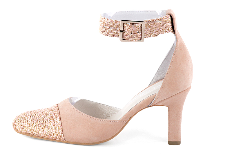 Powder pink women's open side shoes, with a strap around the ankle. Round toe. High kitten heels. Profile view - Florence KOOIJMAN